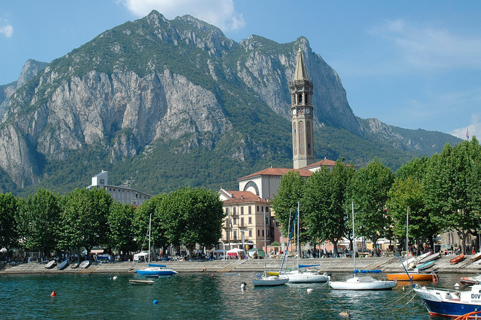 Lake of lecco and mountains